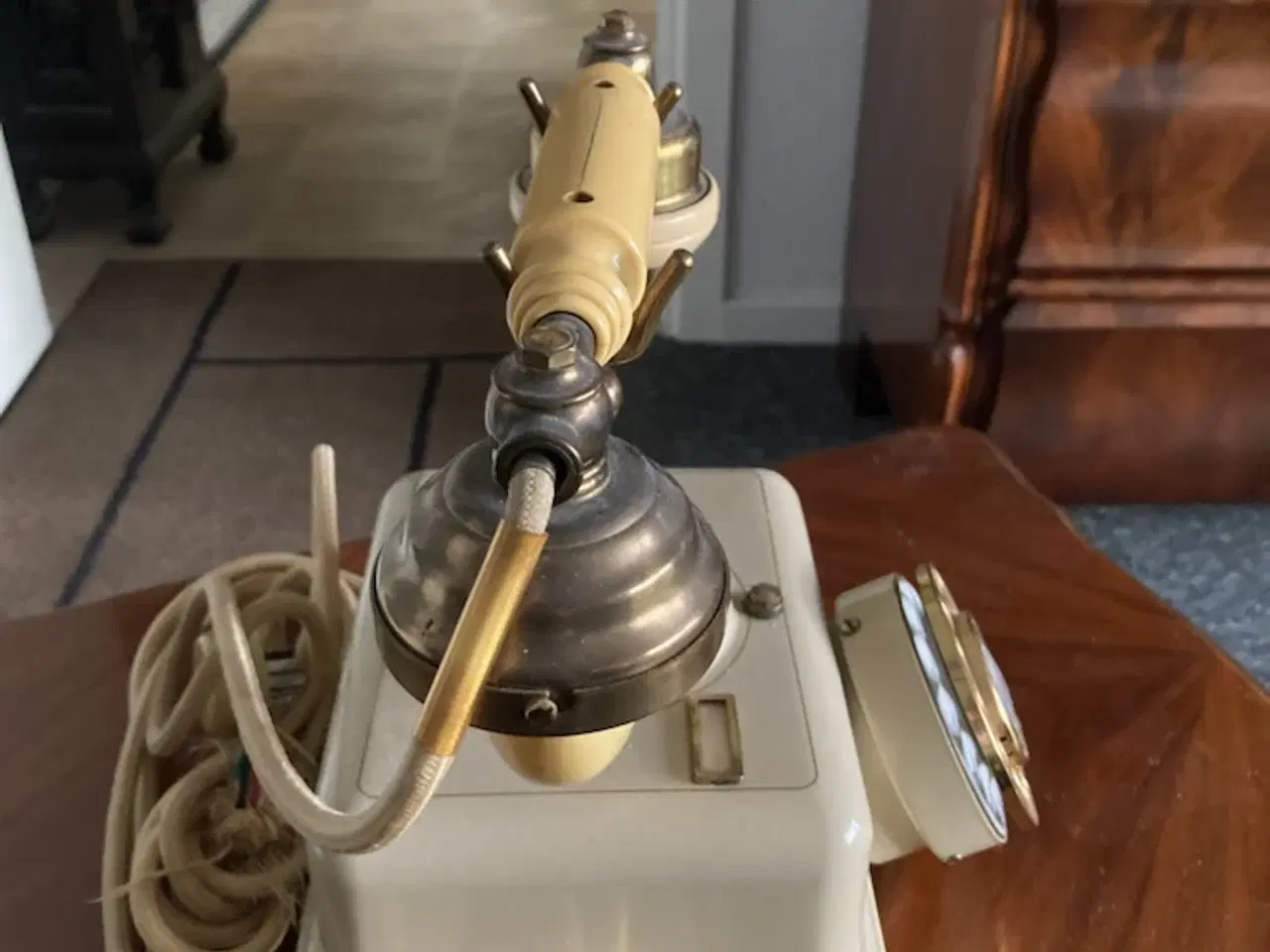 Billede 2 - Flot gammel fastnet bordtelefon i Beige