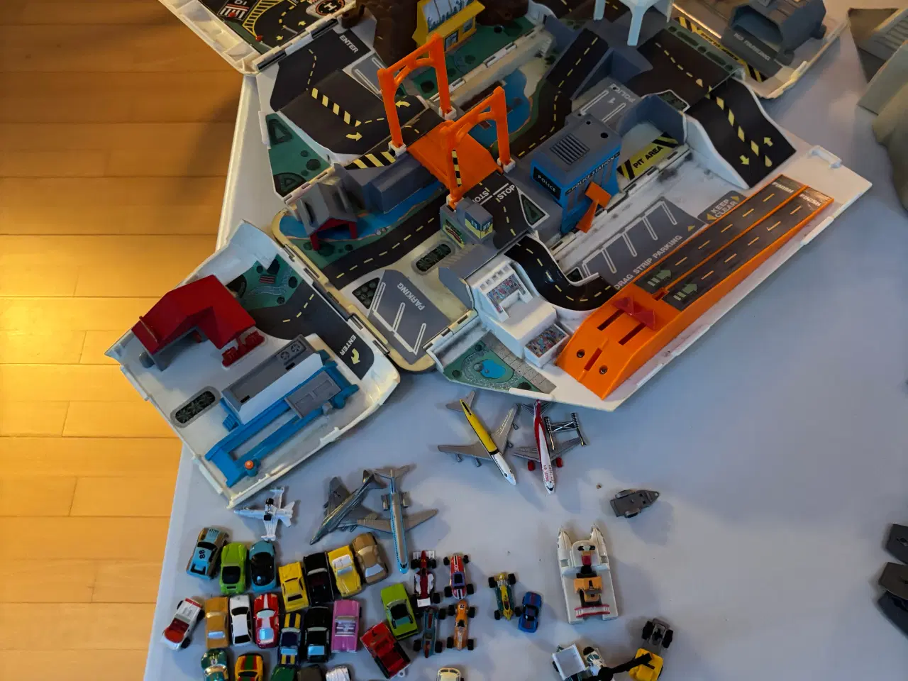 Billede 1 - MicroMachines med Masser af Biler