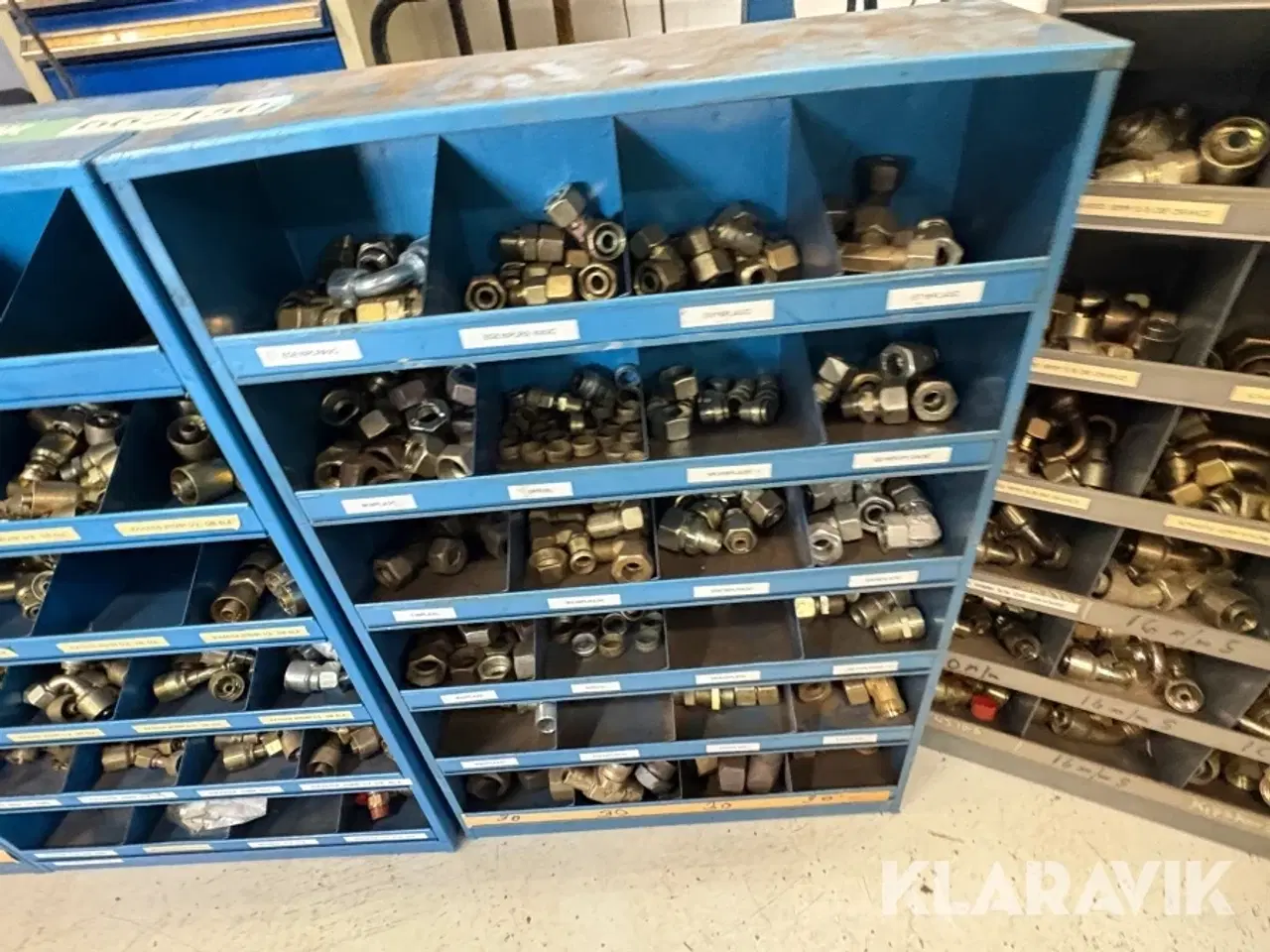 Billede 9 - Reoler med fittings