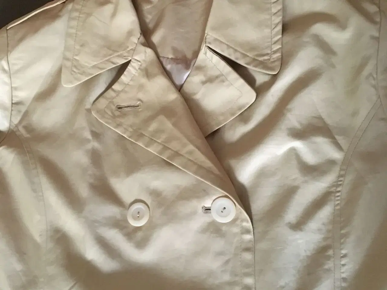 Billede 5 - Flotte beige jakke til salg
