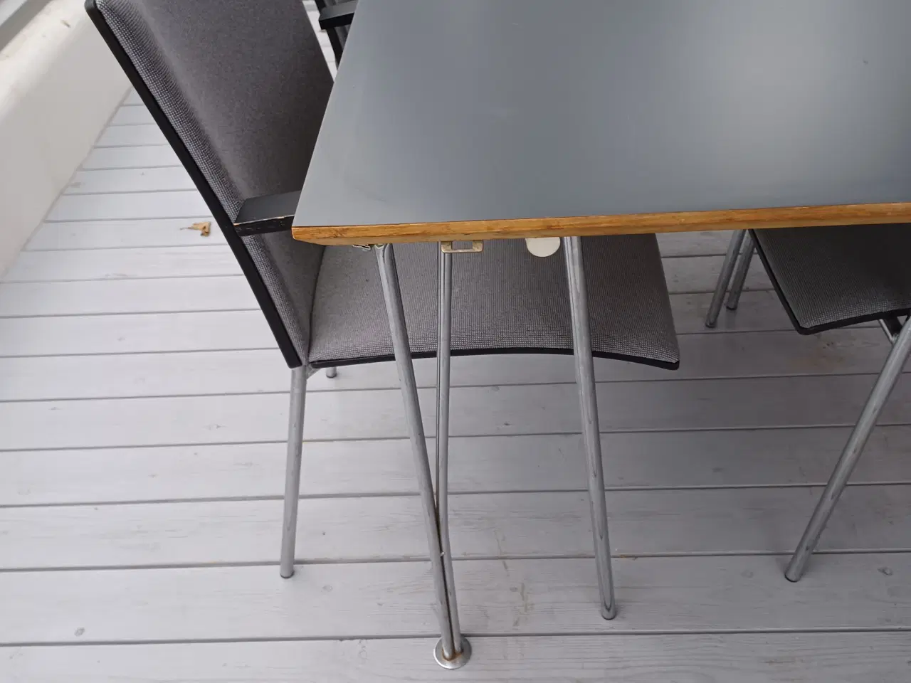 Billede 1 - Spisebord og stole betrukket med stof fra Kvadrat