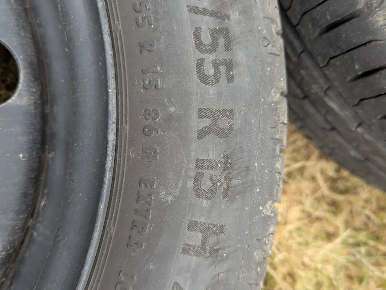 Billede 2 - Sommerdæk på fælge, kørt i 2025