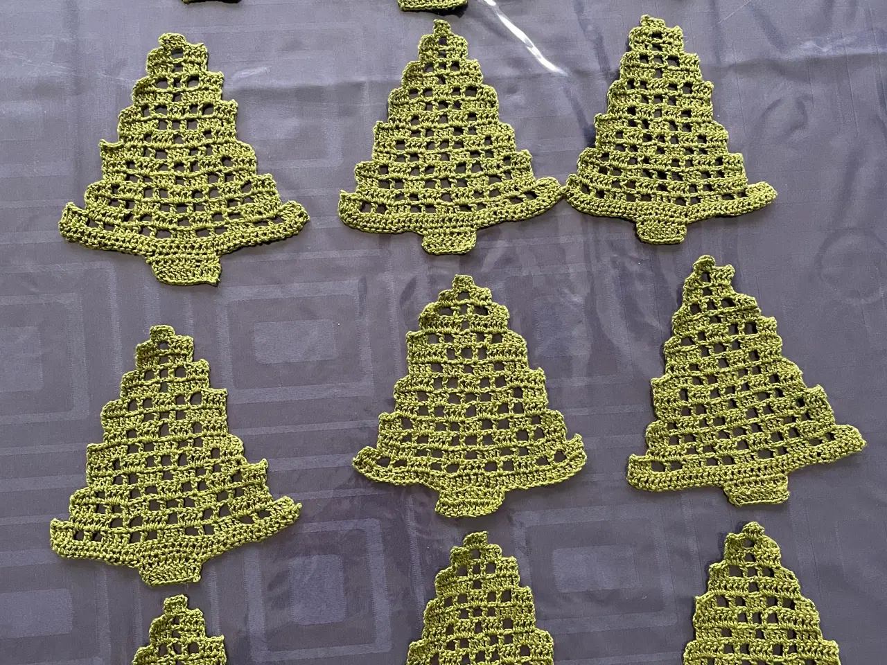 Billede 2 - Hæklede mellemlægsservietter - jul