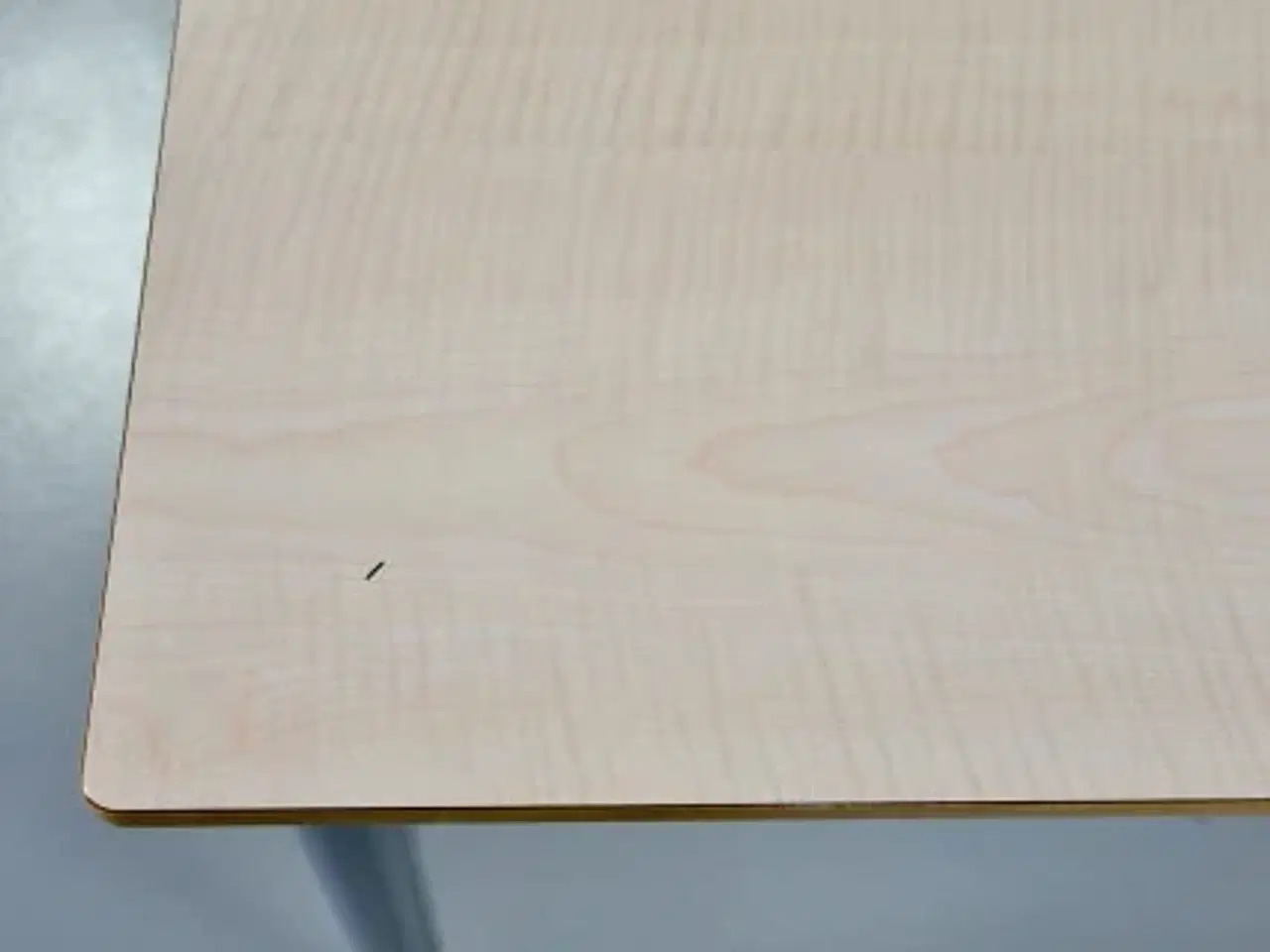 Billede 7 - Randers radius kantinebord med plade i birk og stoleophæng