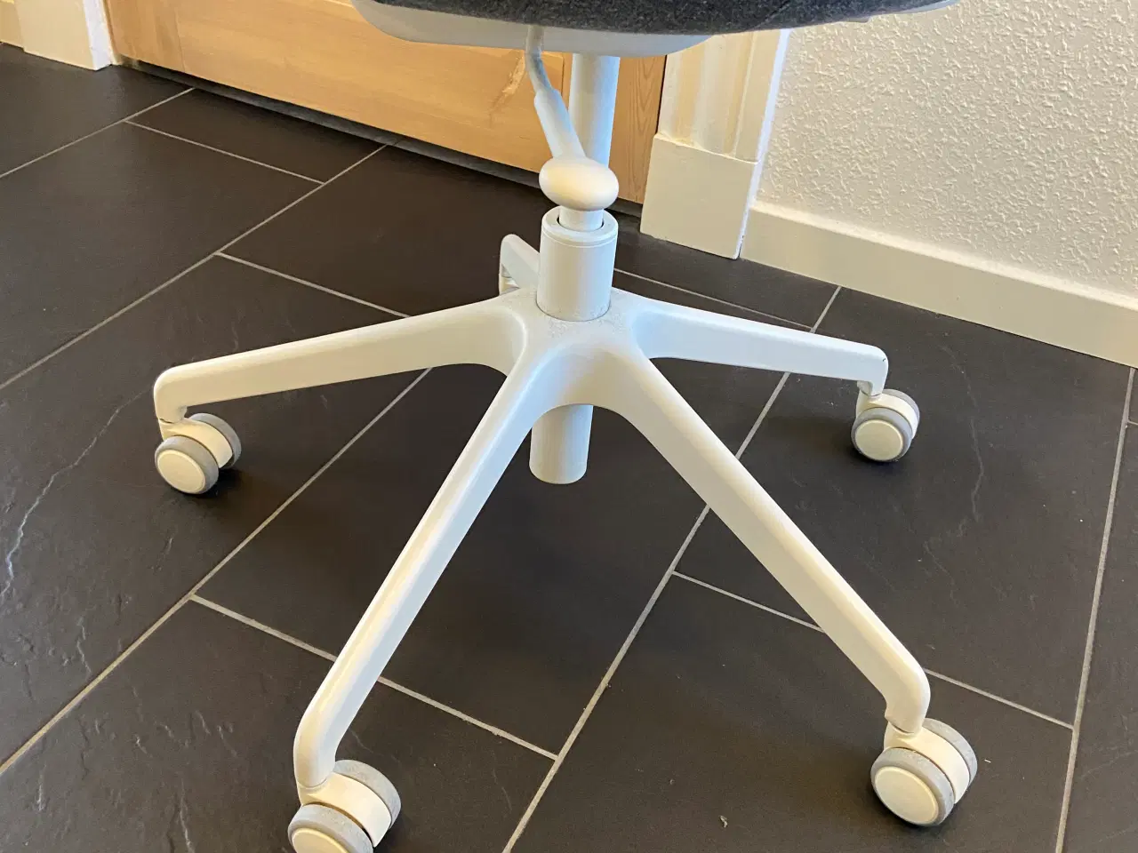 Billede 6 - IKEA Hattefjäll kontorstol grå med hjul