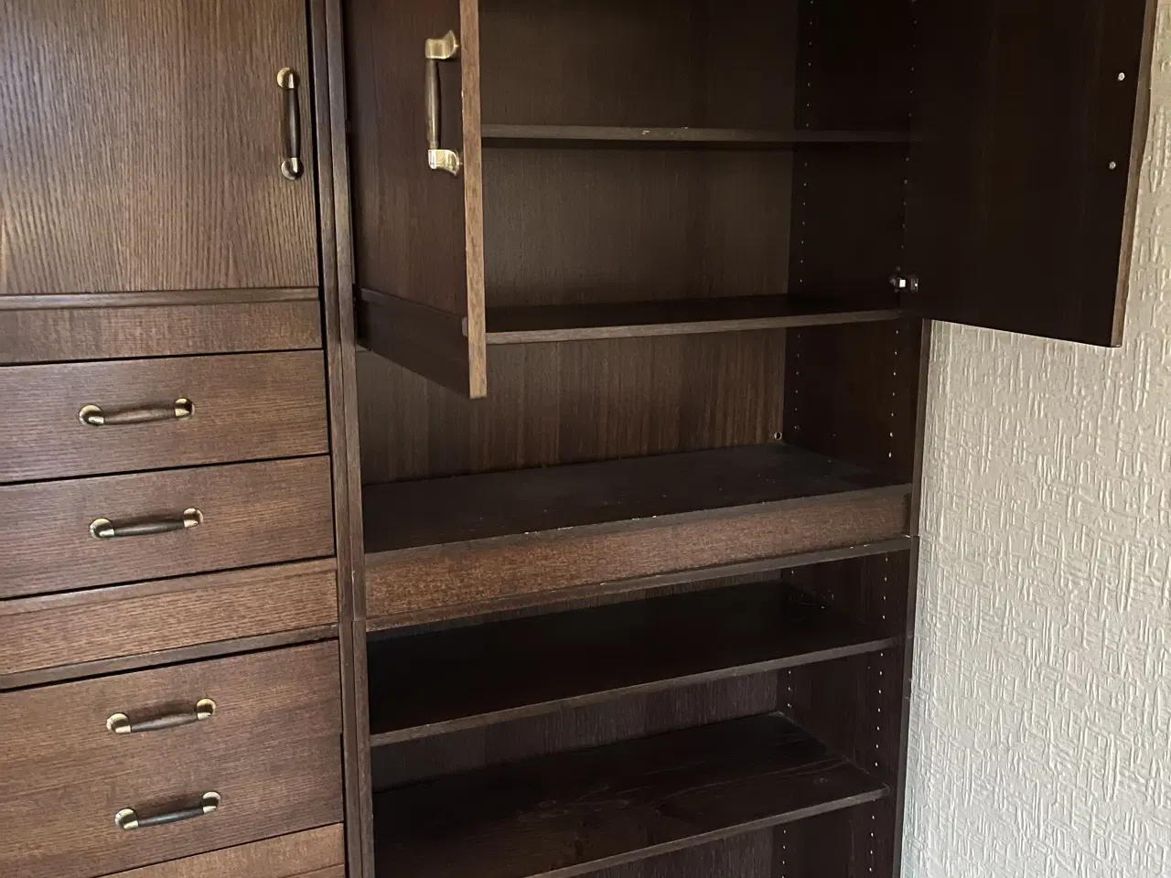 Billede 3 - Reol med masser af plads