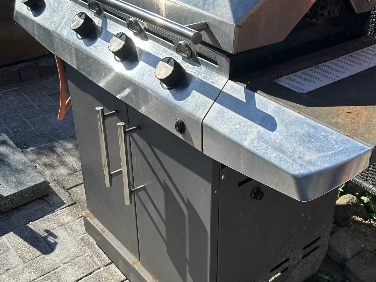 Billede 2 - Fin men godt brugt gasgrill 