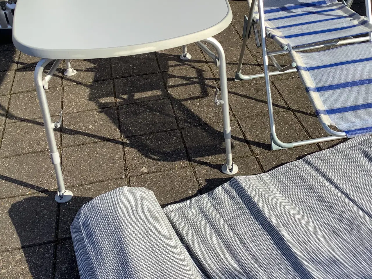 Billede 2 - Camping bord, og liggestol pris  fra 