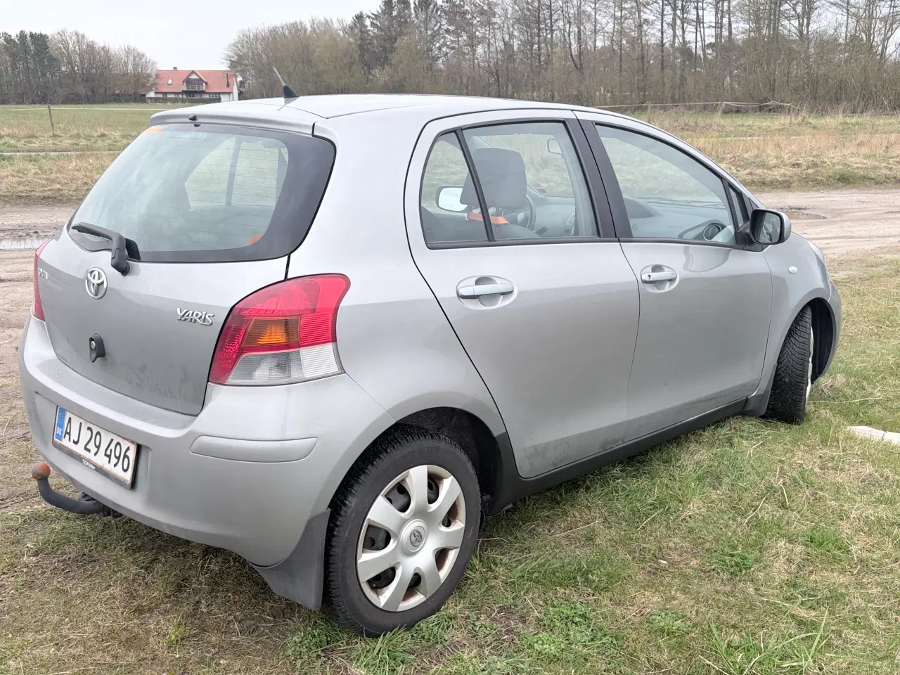 Billede 2 - Toyota Yaris solid, økonomisk og velholdt bil