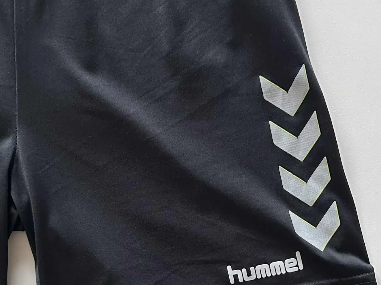 Billede 2 - Hummel shorts, str. 152
