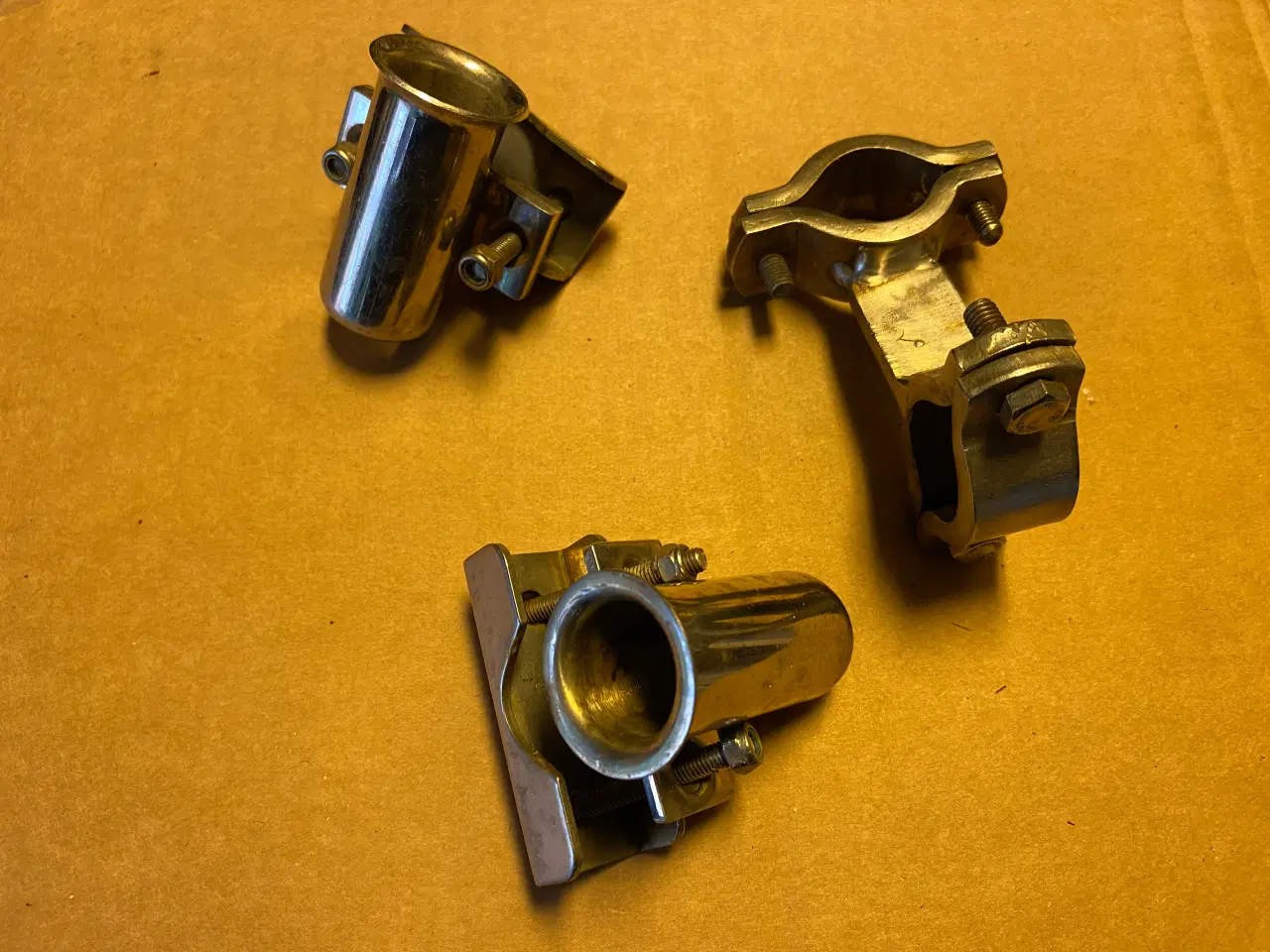 Billede 2 - Holdere til montering på søgelænderet.