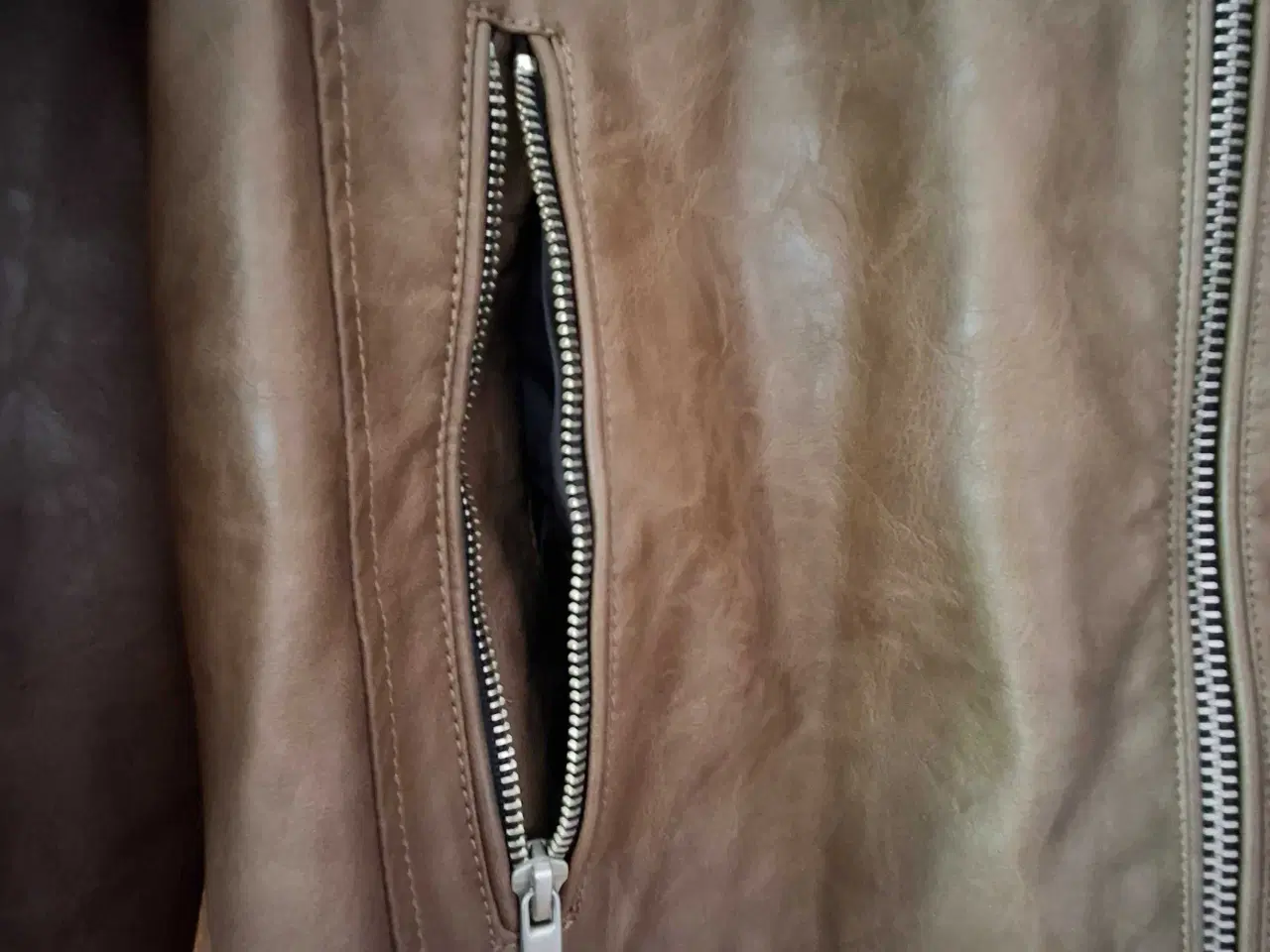 Billede 7 - Biker jacket i cognacfarvet PU-læder 