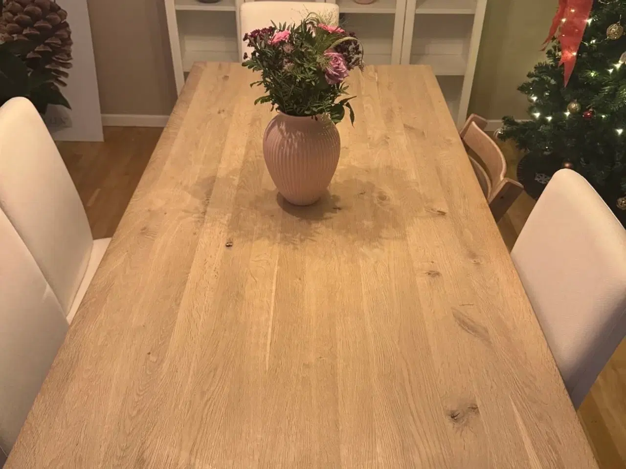 Billede 1 - Spisebord i massivt egetræ