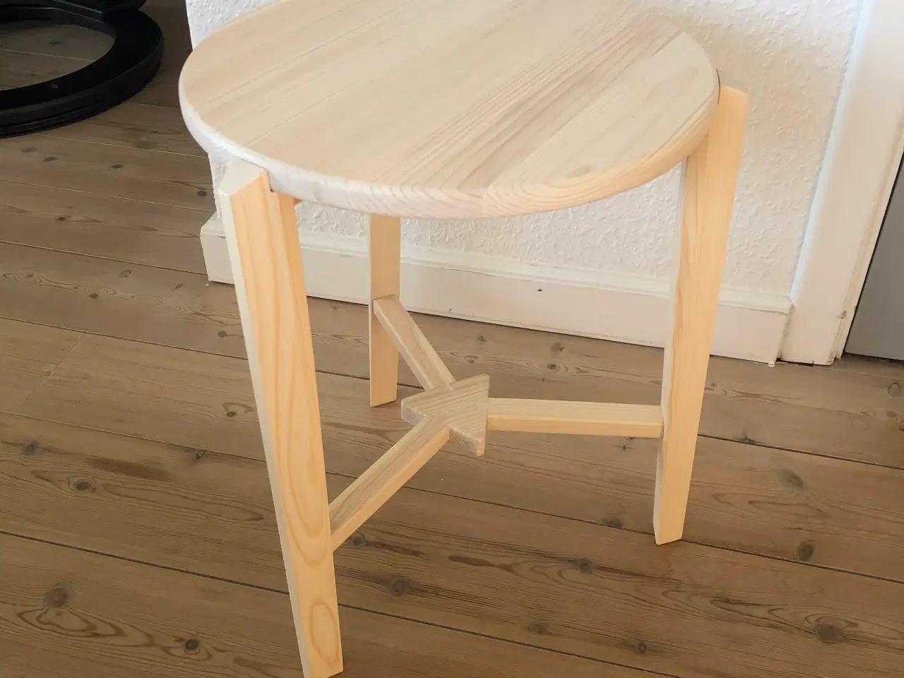 Billede 1 - nyt sidebord i fyr