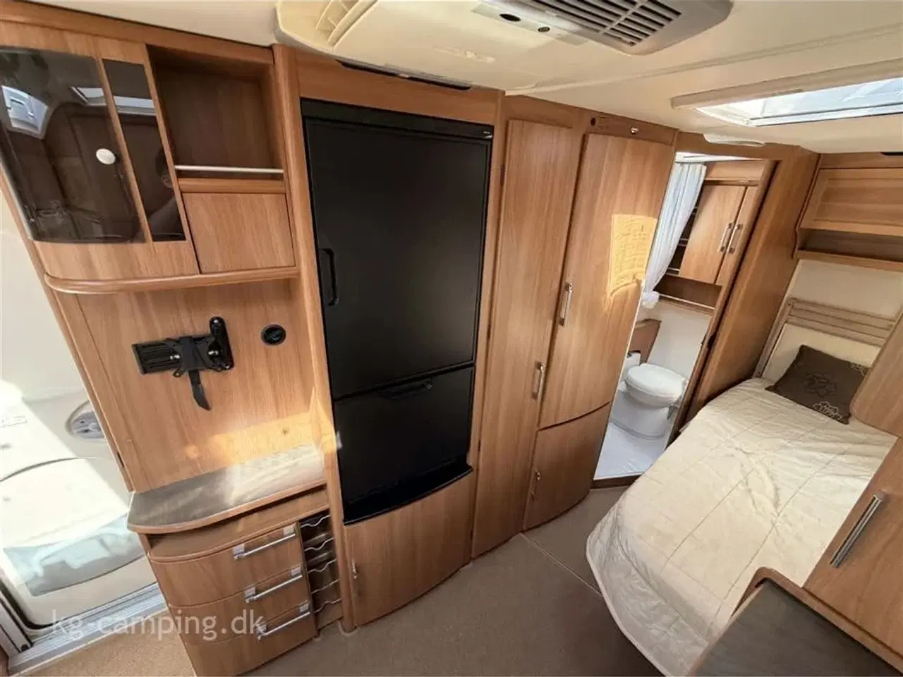 Billede 6 - 2011 - Kabe Royal 520 XL   Dobbeltseng - Sunshine plus - mover - Kompressor køleskab og meget meget mere.