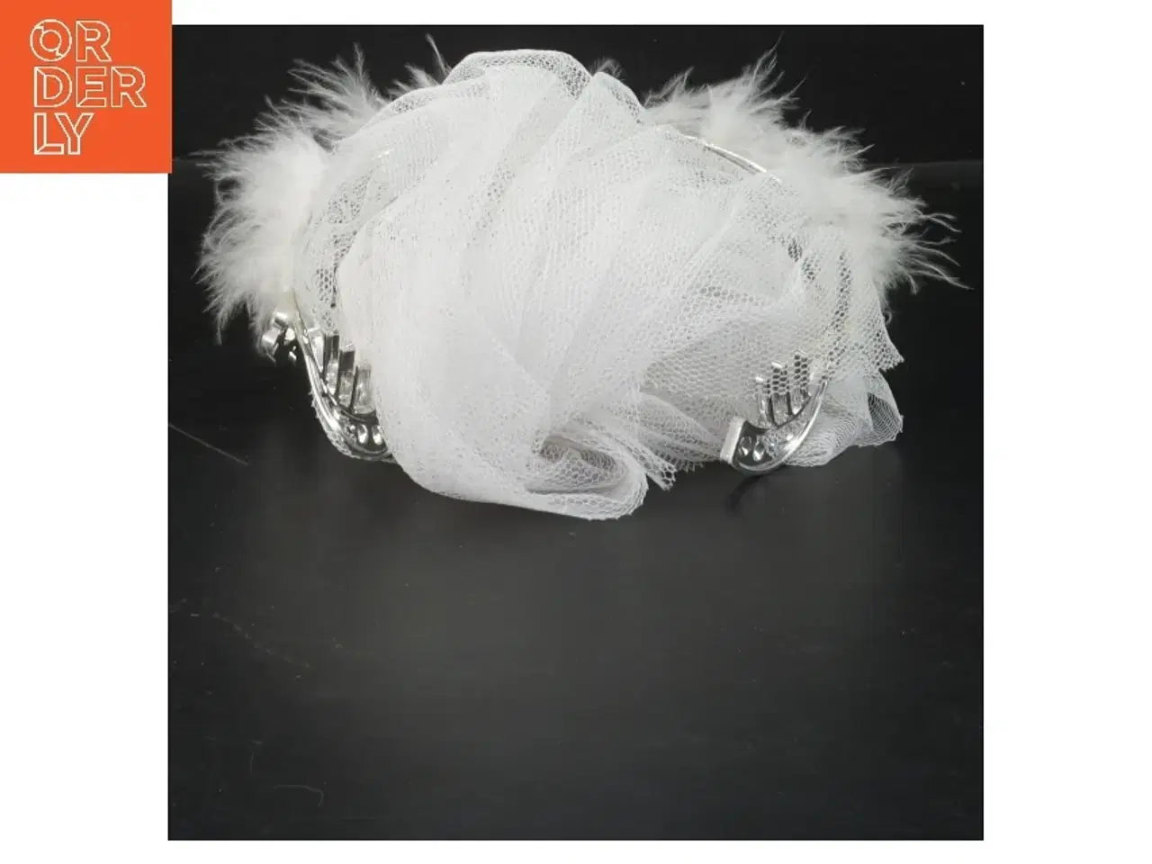 Billede 2 - Tiara med tyl og fjer (str. Ø 12 cm)