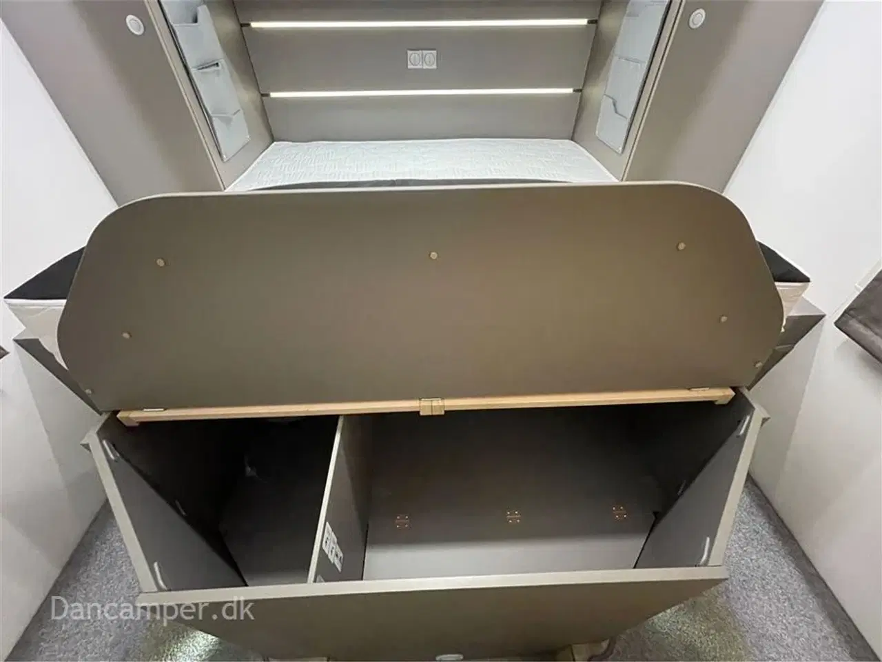 Billede 16 - 2024 - LMC Tourer H 720 Lift LMC Tourer H 720 Lift, 140 Hk, 9-trins aut., El-støttefødder, vandbåren varme i gulvet samt blæsevarme - en god vintervogn