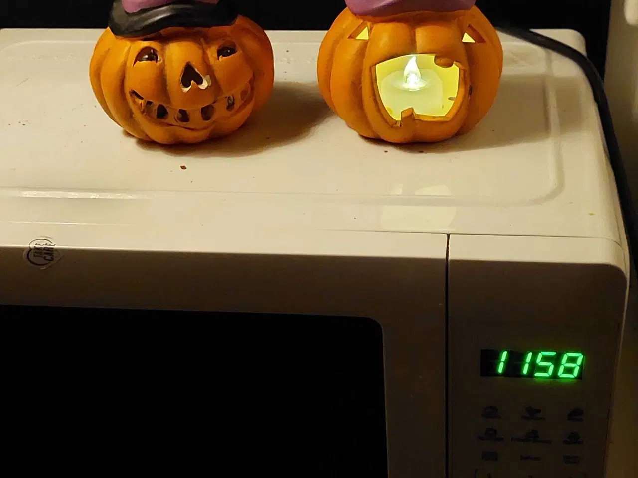 Billede 4 - 2 små Halloween græskar som kan lyse.