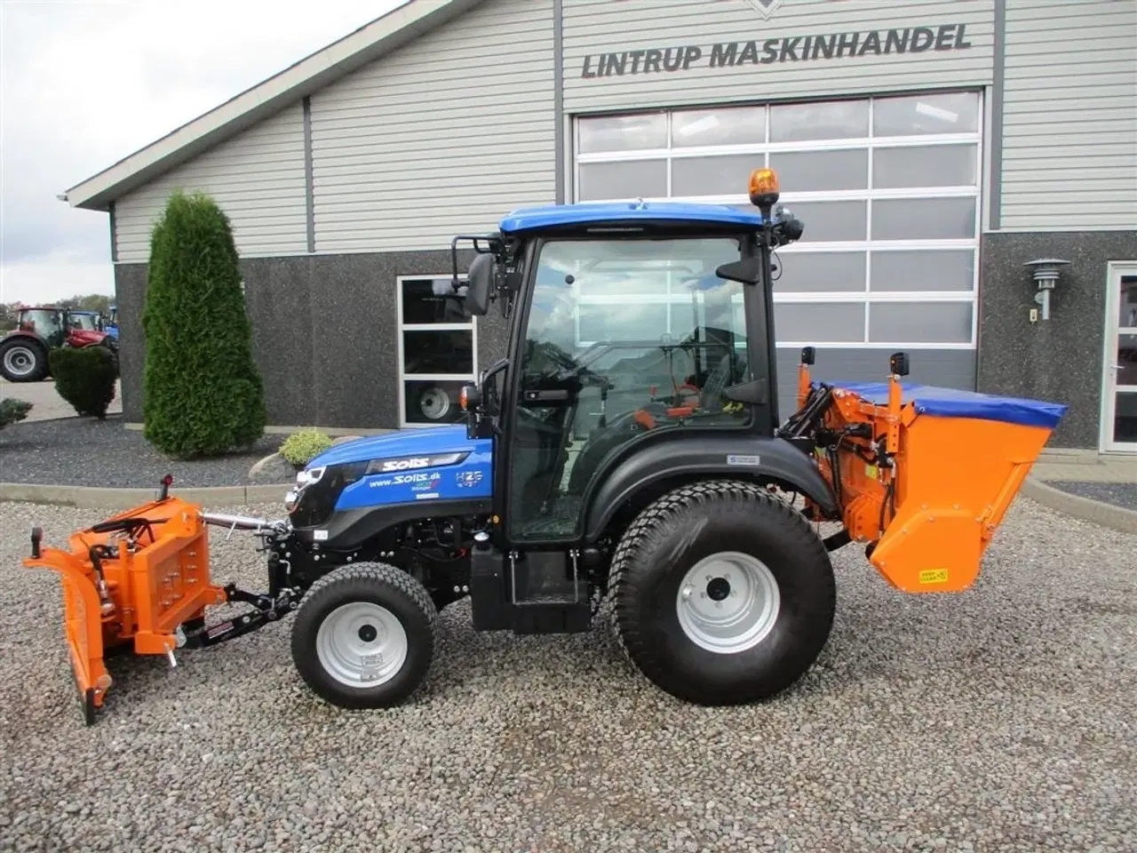 Billede 18 - Solis H26 HST SNOW EDITION med frontlift, front PTO, Vario SHL150 sneplov og SSP140 saltudlægger