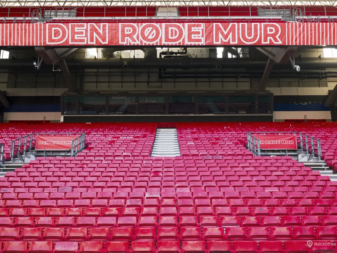 Billede 19 - Med kontor i Parken kan I spille bold med de bedste