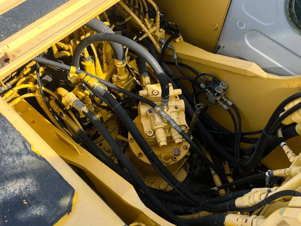 Billede 19 - New Holland E215B 21 ton maskine med 2 skovle.