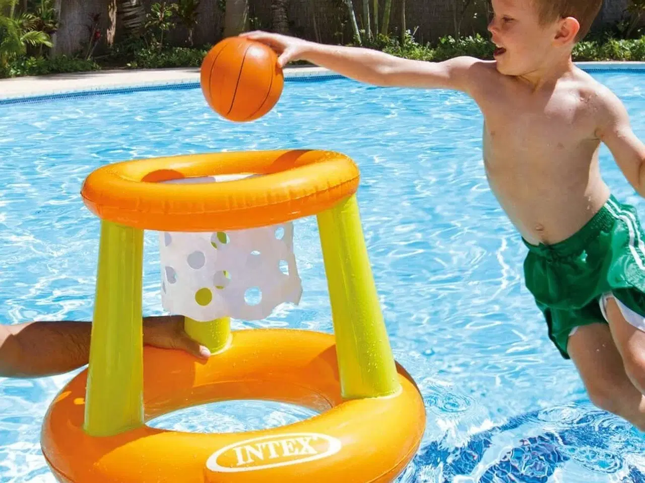 Billede 3 - Intex oppustelig basketballkurv til pool - orange/grøn 67 × 55 cm