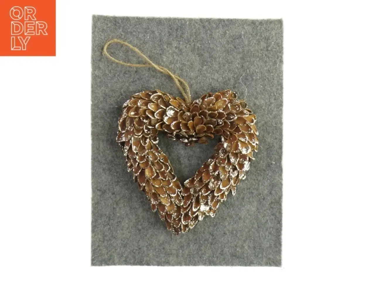 Billede 1 - Hjertet til ophængning (str. 13 x 13cm)