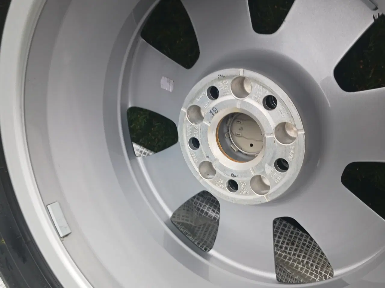 Billede 3 - NYE ORIGINALE AUDI Q3 sommerdæk