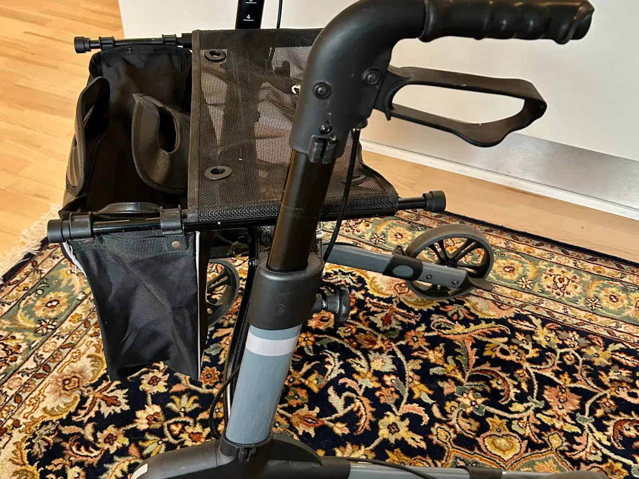 Billede 2 - Foldebar Rollator med taske