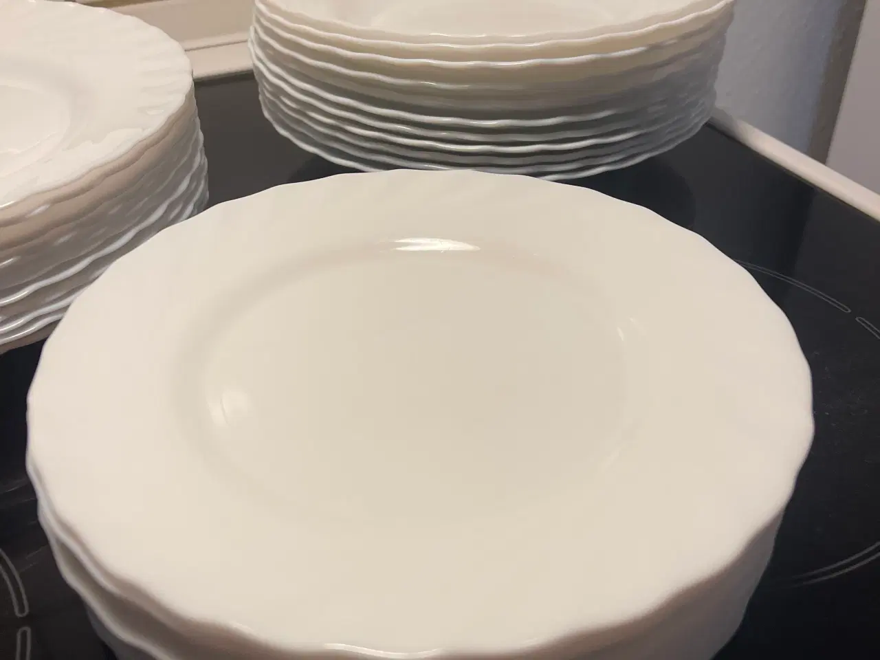 Billede 2 - Tallerkener/ jernporcelen 