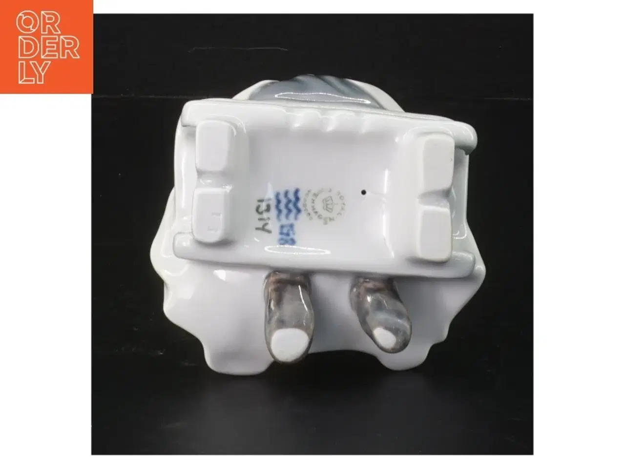 Billede 3 - Porcelænsfigur af kvinde, Royal Copenhagen fra Royal Copenhagen (str. H. 14 cm)