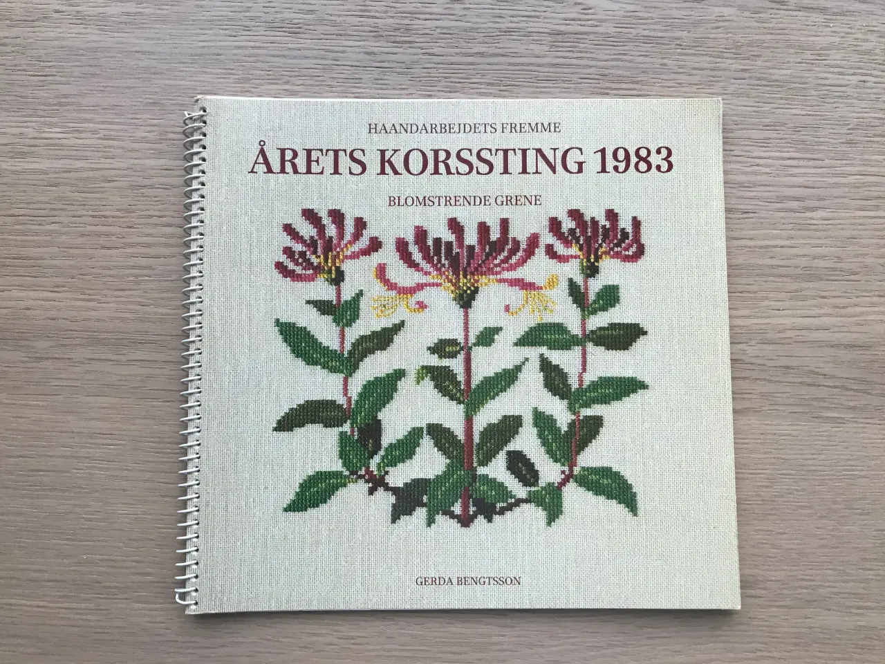 Billede 1 - Årets Korssting 1983 - Blomstrende Grene