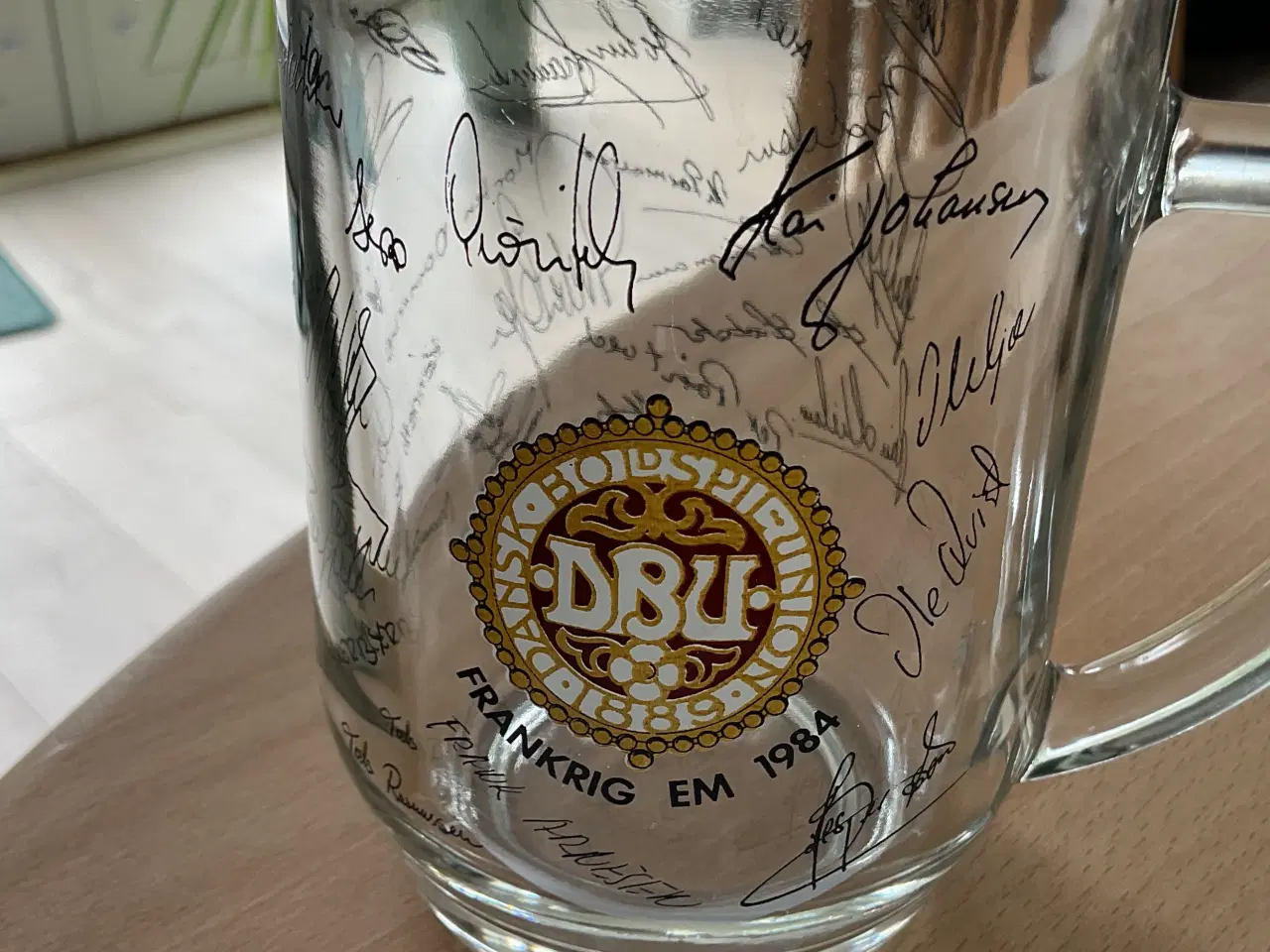 Billede 3 - Krus fodbold EM 1994 Frankrig  med autografer