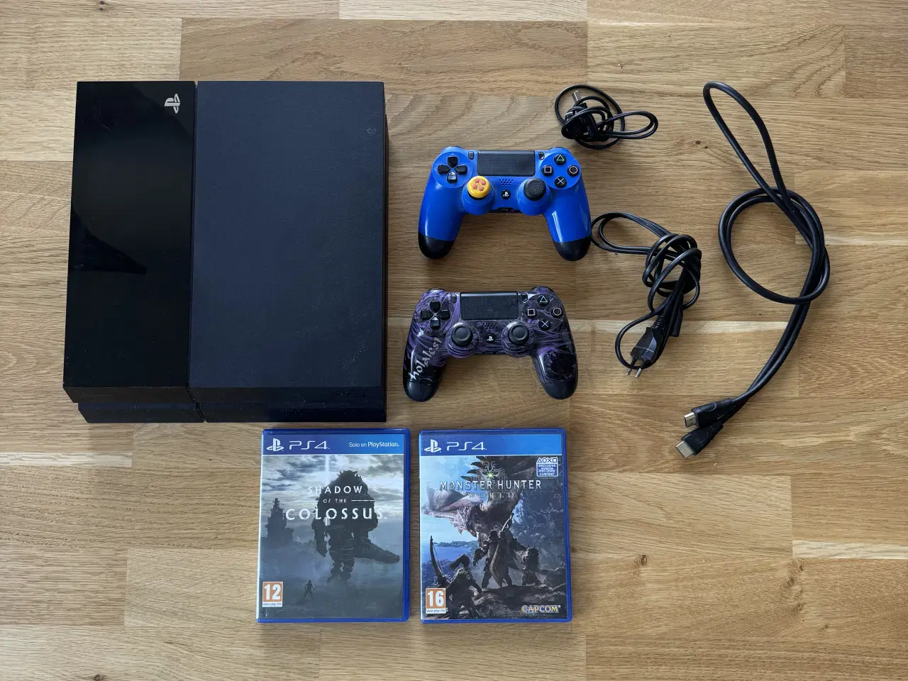 Billede 1 - Playstation 4 inkl. 2 controllere & 3 spil