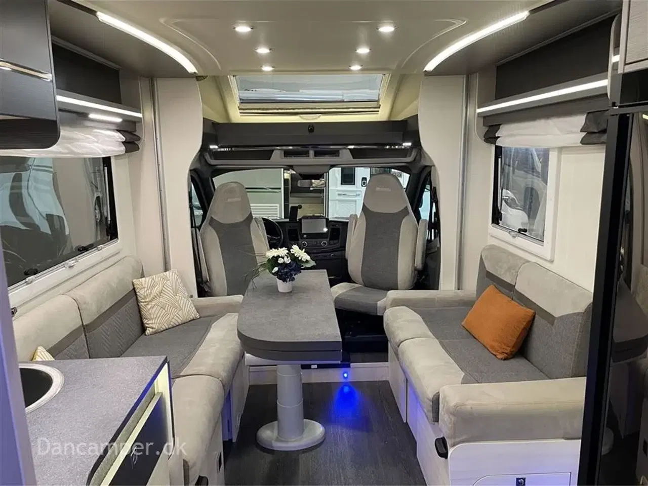 Billede 4 - 2021 - Chausson Titanium 720 Premium   Køjer samt stor dobbelt sænkeseng, 5-prs. 4 sovepladser m.mulighed for 5-6. Smart-lounge, indbygget gasfyldeflaske, markise, cykelholder, 170Hk - Aut.