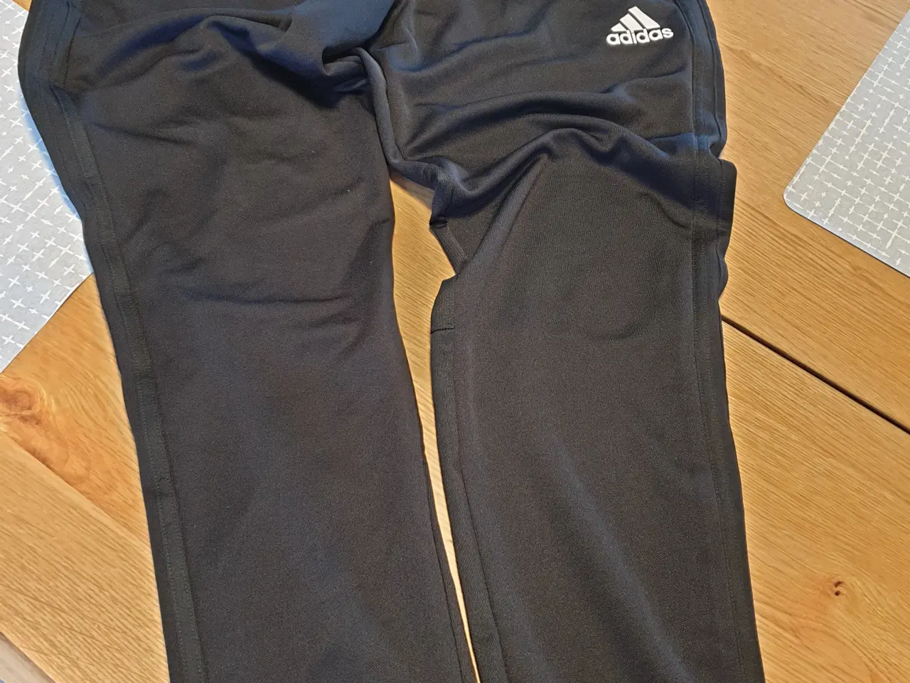 Billede 1 - Adidas bukser str. L 3 par