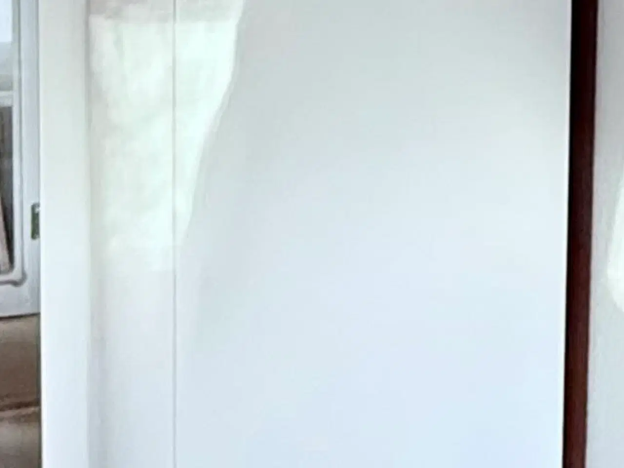 Billede 4 - Hvidt vitrineskab med glaslåger