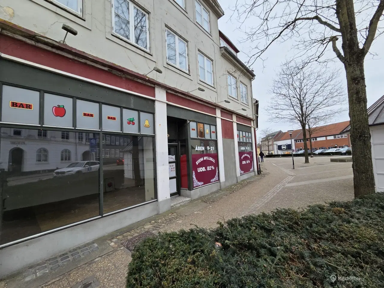 Billede 2 - 126 kvm butik - beliggende ud til torv i Gravene - momsfrit