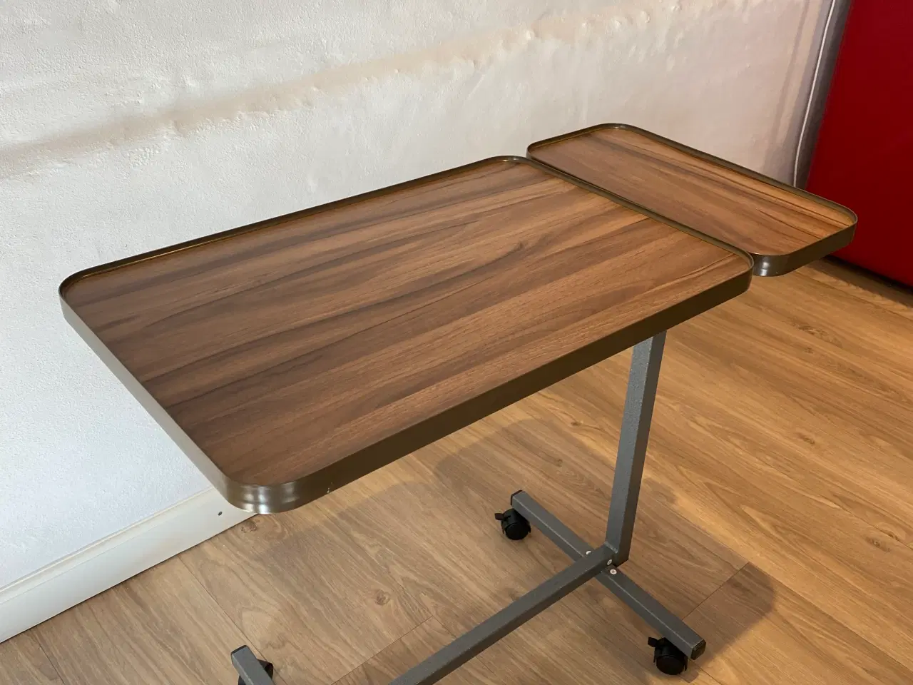 Billede 1 - 2 delt justerbar sengebord