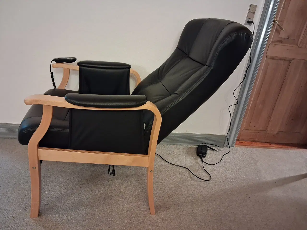 Billede 3 - Sort læder Sorøstol m sædeløft (el)