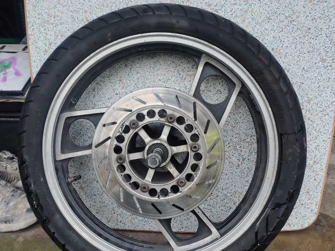 Billede 1 - Yamaha xj fælge med dæk 