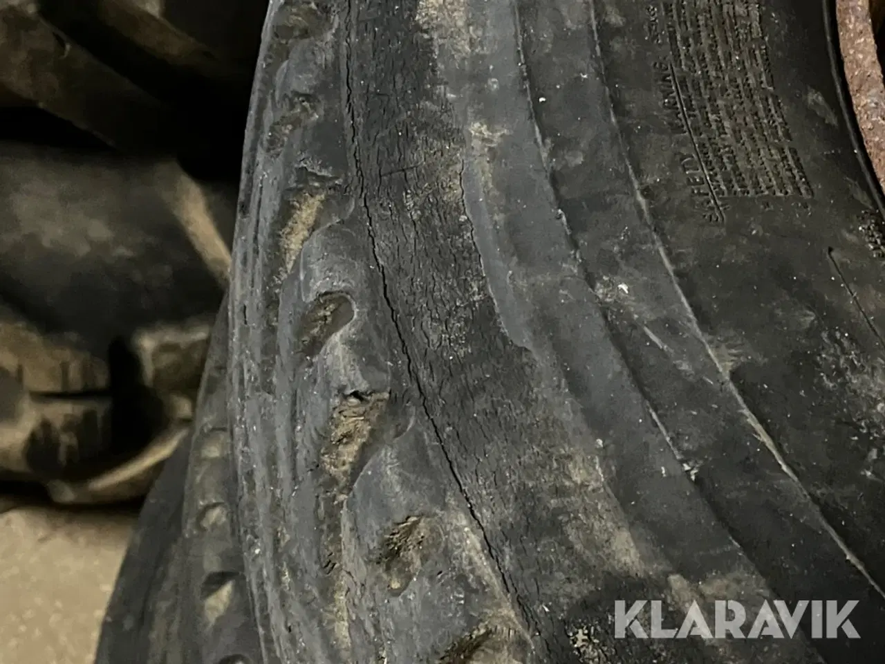 Billede 5 - Dæk med fælg Toyo 285/70R19.5 4 styk