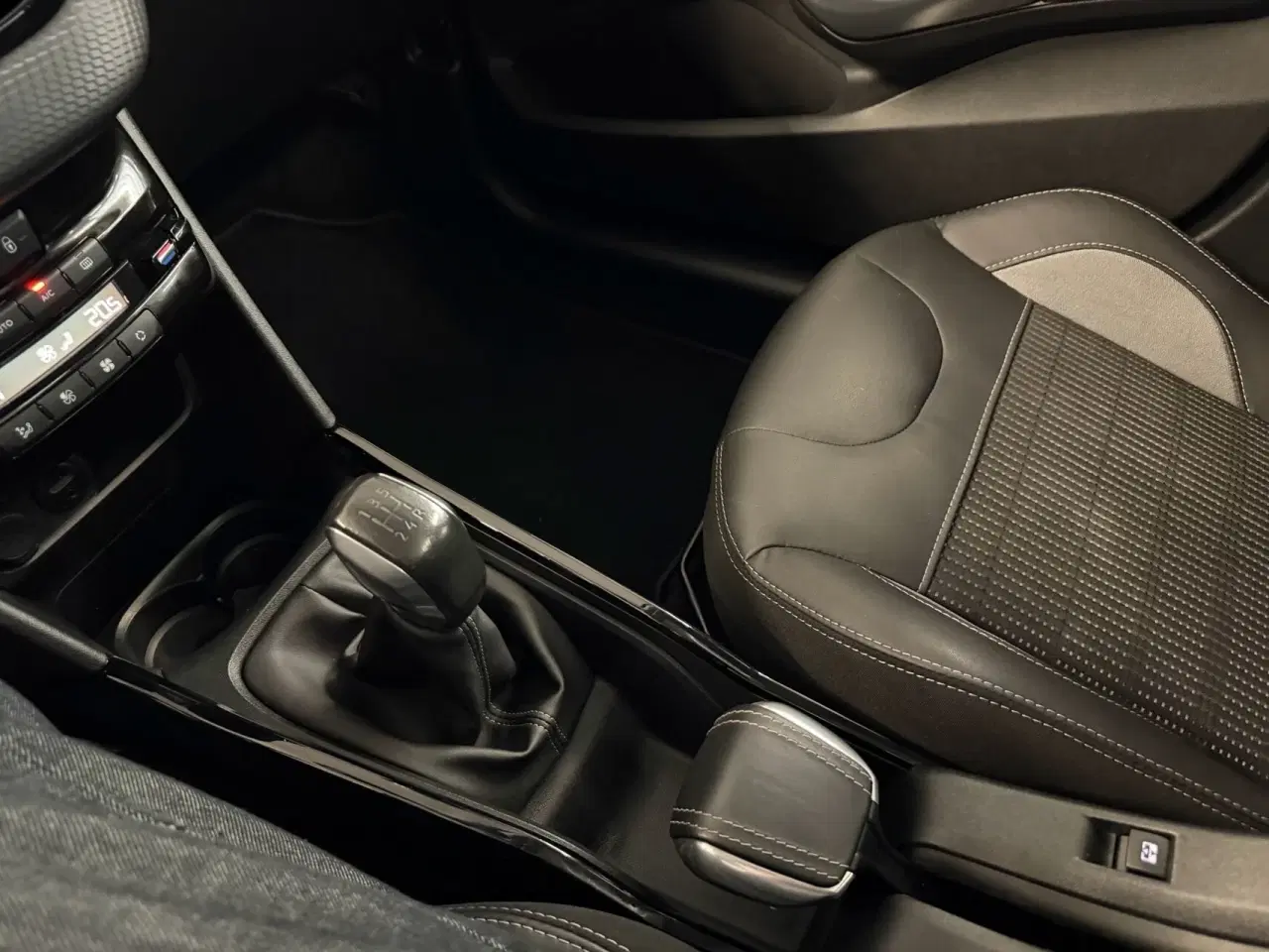 Billede 17 - Peugeot 2008 1,2 e-THP Allure Sky 110HK 5d