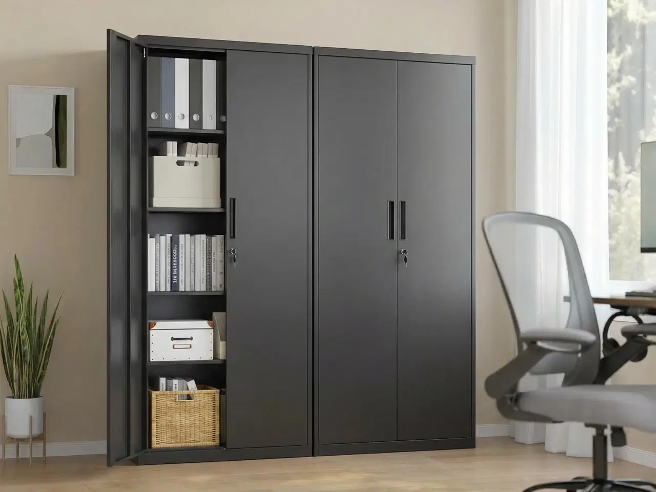 Billede 5 - Stål opbevaringsskab med lås – 4 justerbare hylder, dobbeltlåger, sort (80 × 180 × 40 cm)