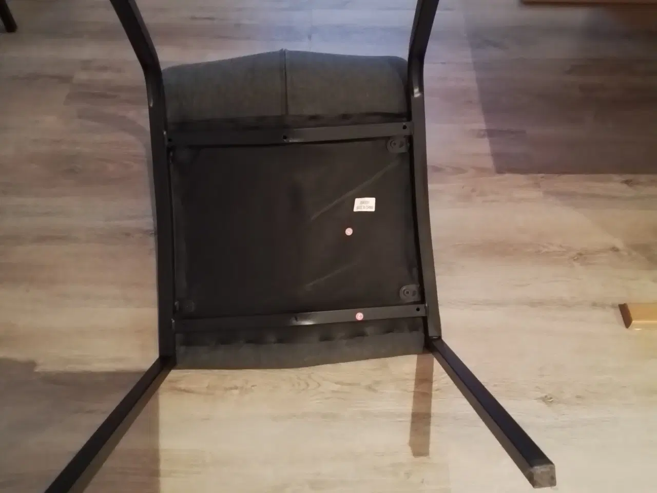 Billede 4 - Spisebord røget eg med stole 140x94 cm. Som nyt!