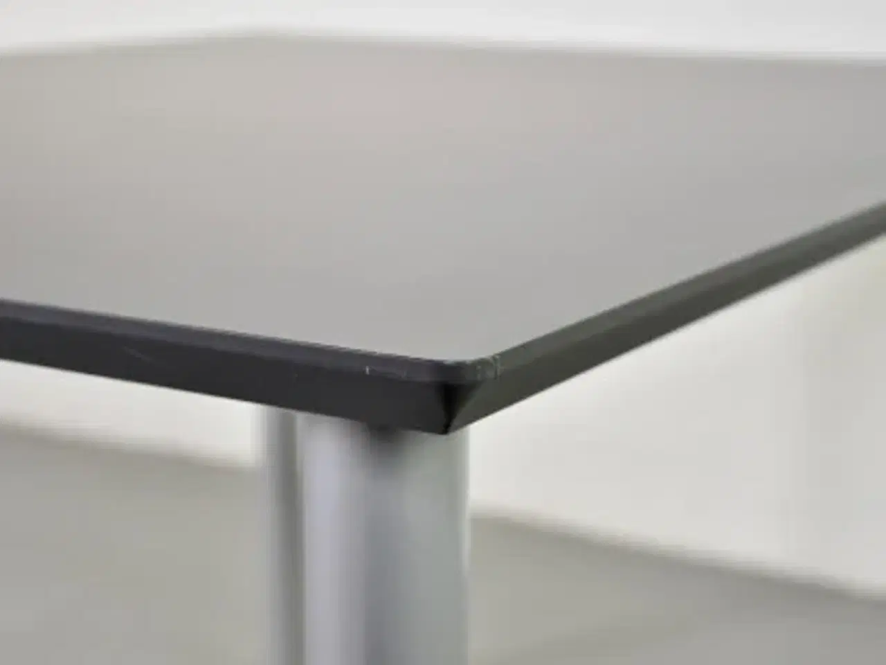 Billede 9 - Kantinebord med mørkegrå plade og alufarvet stel