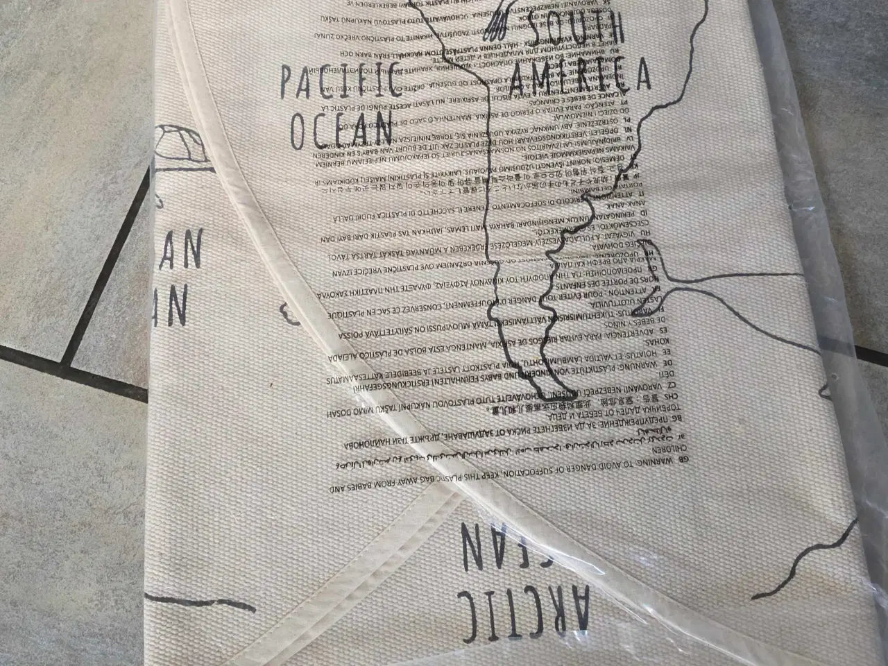 Billede 2 - H&M rundt gulvtæppe, verdenskort