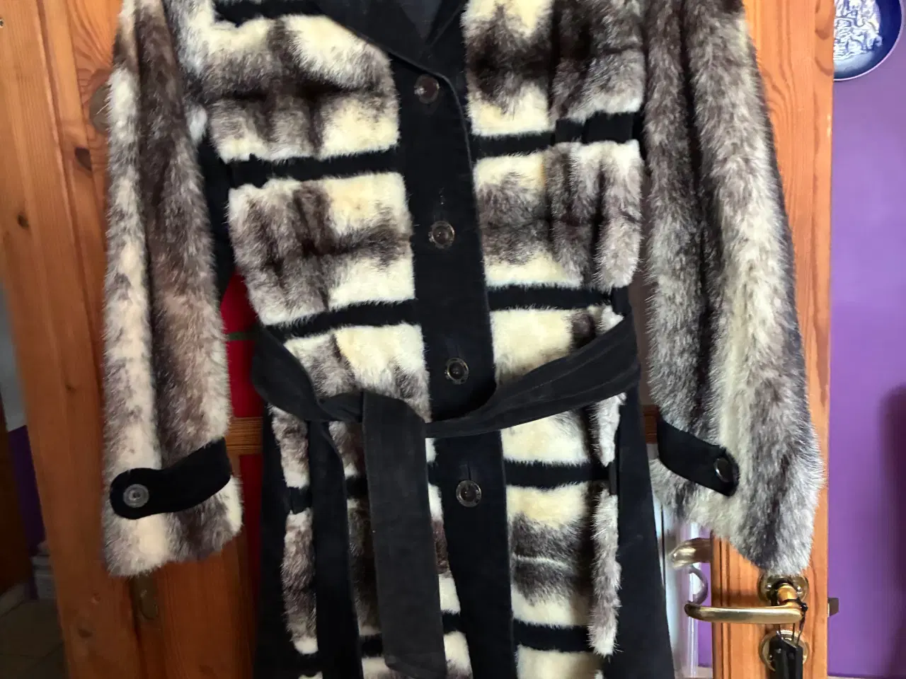 Billede 2 - skind/sort og pels