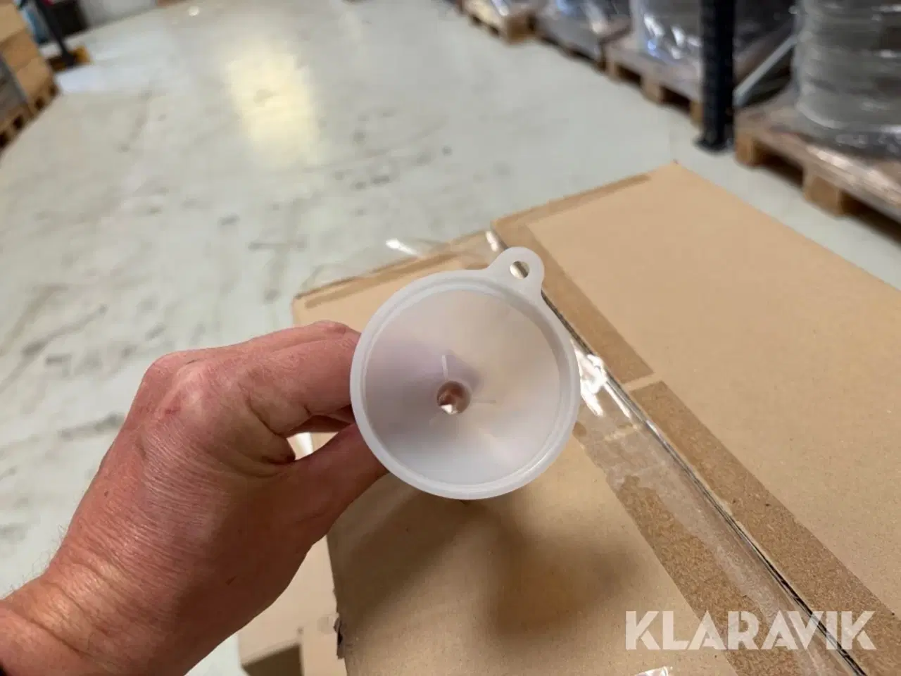 Billede 4 - Parti med plastik tragte Ø7.5 / Ø5 cm - 1452 styk