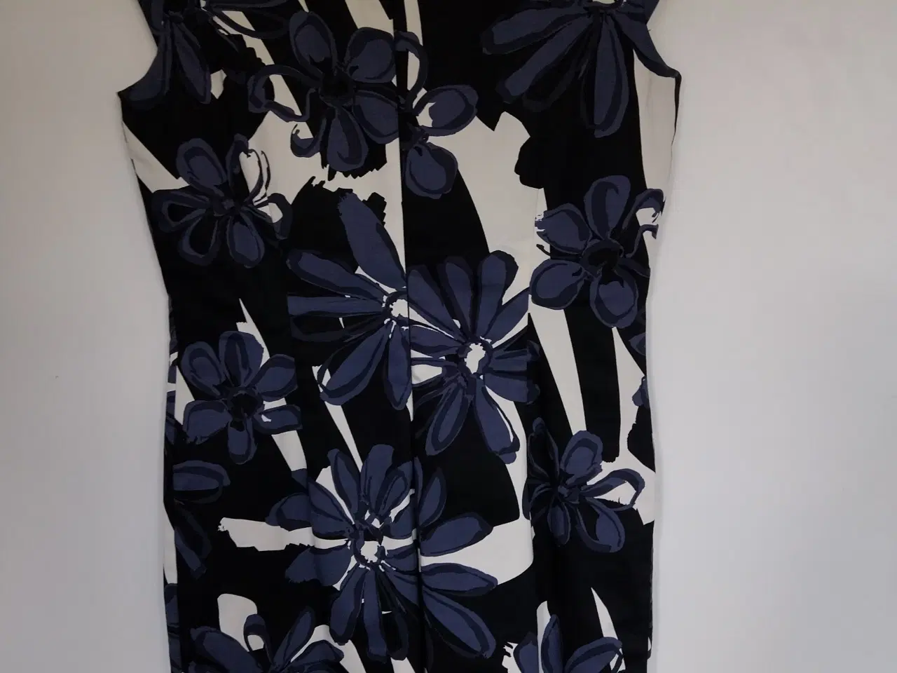 Billede 2 - Kjoler fra Jackpot og sjal